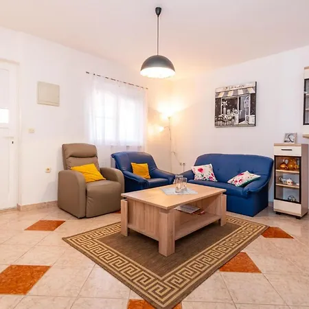 Nice Apartment In Krusevo With House Sea View Apartmán Kruševo
